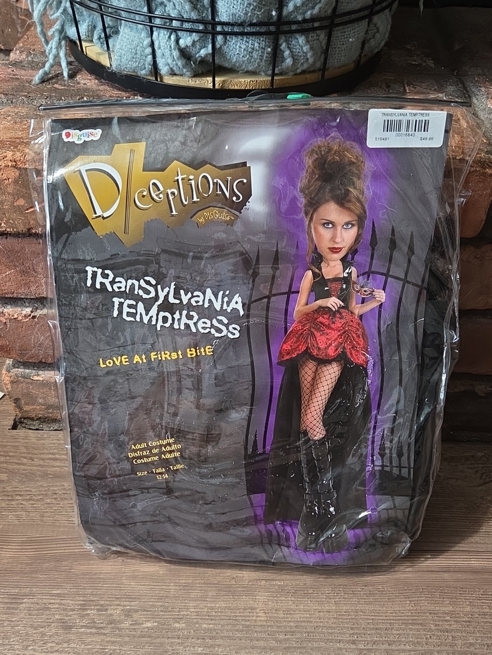 Transylvania Temptress Womans Costume - Red & Black